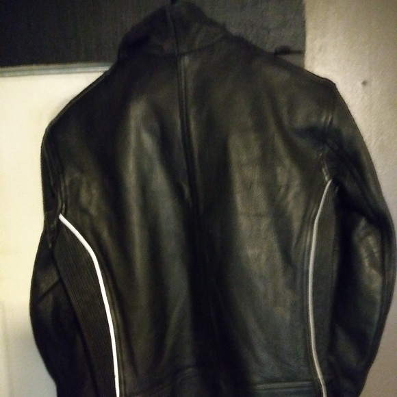 Leather jacket - Picture 2 of 5